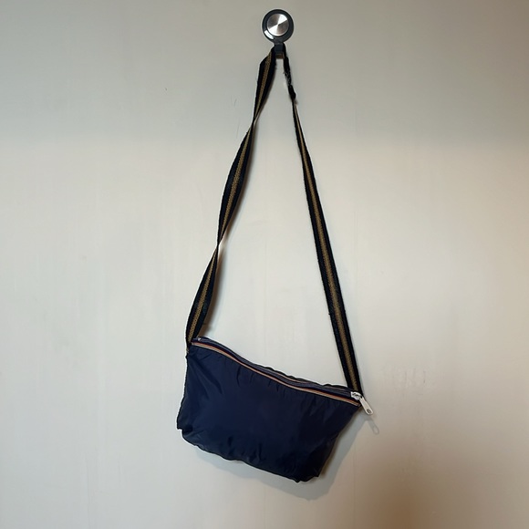 Vintage Packable Pullover jacket (like a K Way) - Picture 2 of 4